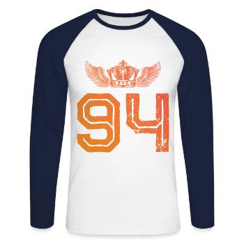 94 Couronne numérique - T-shirt baseball manches longues Homme - blanc/marine - Devant - Nik (191cm)