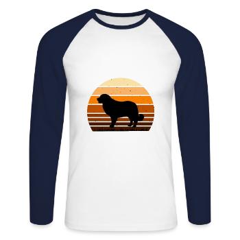Estrela Mountain Dog Lover Silhouette Retro Sunset - T-shirt baseball manches longues Homme - blanc/marine - Devant - Nik (191cm)