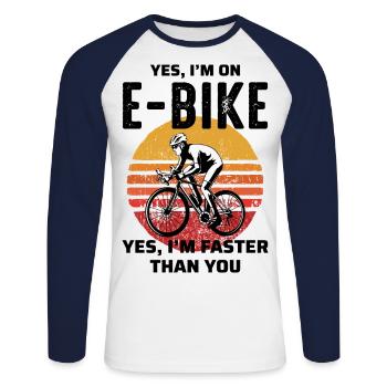 E-Bike Vélo électrique Vélo Cyclisme Biker VTT - T-shirt baseball manches longues Homme - blanc/marine - Devant - Nik (191cm)