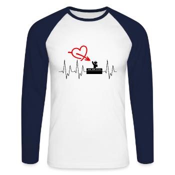 Techno - Table de mixage - Plaques - DJ - Casque - T-shirt baseball manches longues Homme - blanc/marine - Devant - Nik (191cm)