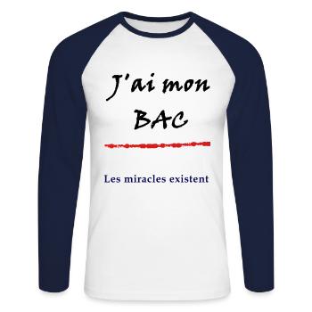 J'ai mon bac, les miracles existent - T-shirt baseball manches longues Homme - blanc/marine - Devant - Nik (191cm)