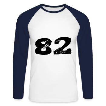 82 Zahl Trikot - Unisex Baseballshirt langarm - Weiß/Navy - Vorne - Nik (191cm)