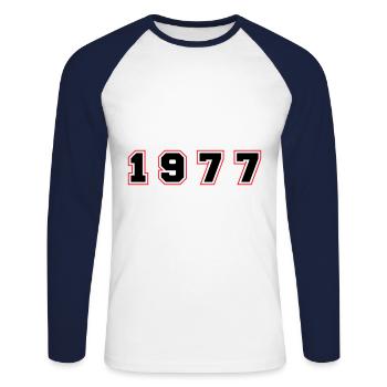Numéro de l’année 1977 - T-shirt baseball manches longues Homme - blanc/marine - Devant - Nik (191cm)