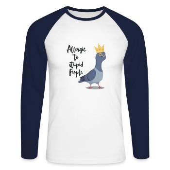 Freche Taube Spruch "Allergic to stupid People" - Unisex Baseballshirt langarm - Weiß/Navy - Vorne - Nik (191cm)