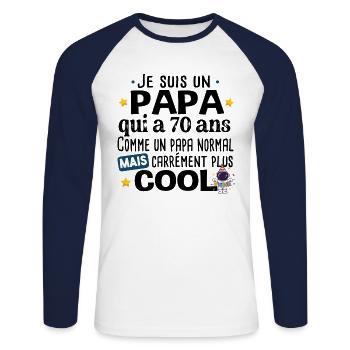Papa 70 ans Anniversaire Fête des Pères Humour - T-shirt baseball manches longues Homme - blanc/marine - Devant - Nik (191cm)