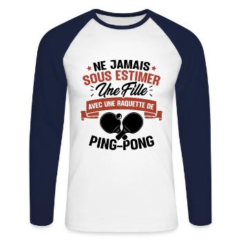 Une fille et joueur de ping-pong - T-shirt baseball manches longues Homme - blanc/marine - Devant - Nik (191cm)