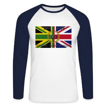 50-jähriges Jubiläumsgeist von 69 design - Unisex Baseballshirt langarm - Weiß/Navy - Vorne - Nik (191cm)