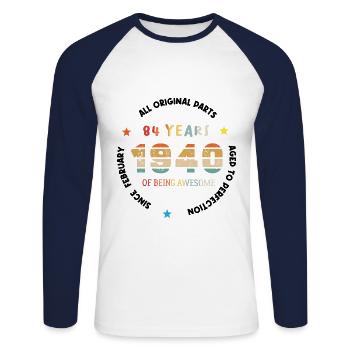 84 Jahre alt Baujahr 1940 Jahrgang Februar 1940 - Unisex Baseballshirt langarm - Weiß/Navy - Vorne - Nik (191cm)