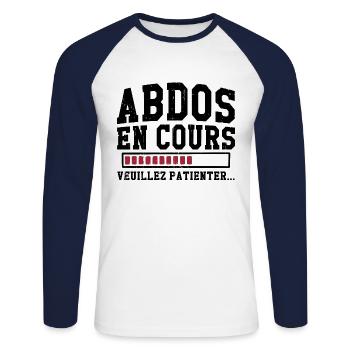 Abdos en cours veuillez patienter - T-shirt baseball manches longues Homme - blanc/marine - Devant - Nik (191cm)