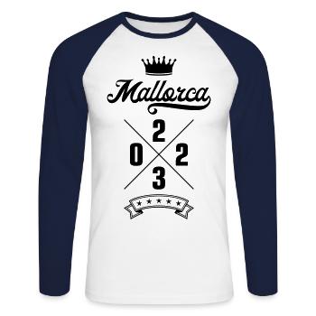 Mallorca 2023 - Unisex Baseballshirt langarm - Weiß/Navy - Vorne - Nik (191cm)