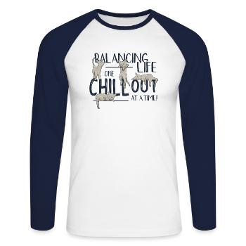 Équilibrer la vie, un chill out à la fois ! Félin - T-shirt baseball manches longues Homme - blanc/marine - Devant - Nik (191cm)