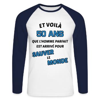 50 ans, homme parfait ! cadeau 50 ans original - T-shirt baseball manches longues Homme - blanc/marine - Devant - Nik (191cm)