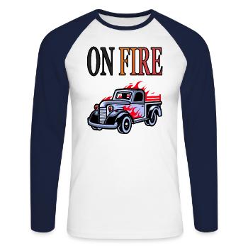 Le conducteur d’un véhicule tout-terrain accélère cool en disant - T-shirt baseball manches longues Homme - blanc/marine - Devant - Nik (191cm)