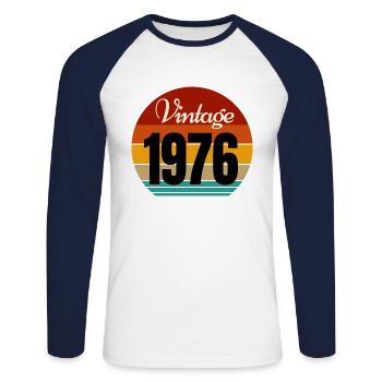 millésime 1976 - T-shirt baseball manches longues Homme - blanc/marine - Devant - Nik (191cm)