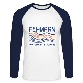 Fehmarn GPS Koordinaten Ostsee Insel Meer - Unisex Baseballshirt langarm - Weiß/Navy - Vorne - Nik (191cm)