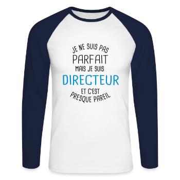 Pas parfait mais directeur - T-shirt baseball manches longues Homme - blanc/marine - Devant - Nik (191cm)