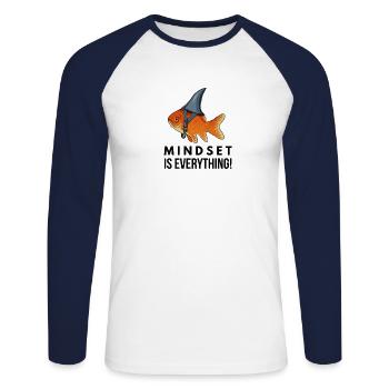 Motivational, Mindset is Everything, Goldfish - Unisex Baseballshirt langarm - Weiß/Navy - Vorne - Nik (191cm)