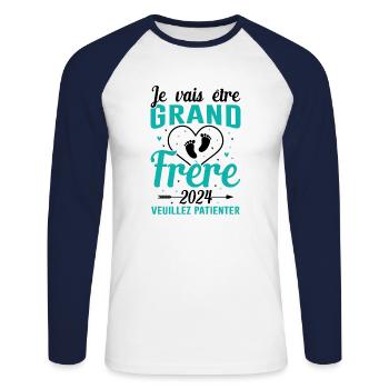 Je Vais Être Grand Frère 2024 - T-shirt baseball manches longues Homme - blanc/marine - Devant - Nik (191cm)