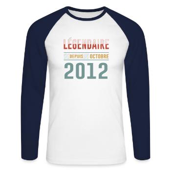 Légendaire Depuis Octobre 2012 Anniversaire - T-shirt baseball manches longues Homme - blanc/marine - Devant - Nik (191cm)