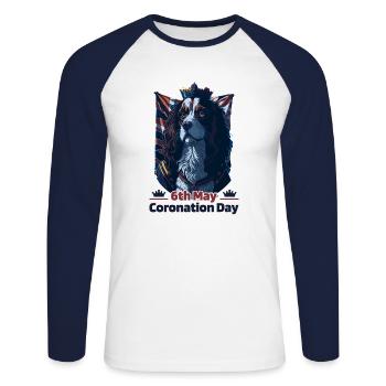 King's Coronation Day May 6th, 2023 Celebration - Unisex Baseballshirt langarm - Weiß/Navy - Vorne - Nik (191cm)