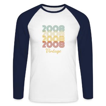 Vintage-Geburtstagsgeschenk geboren im Jahr 2008 Slogan - Unisex Baseballshirt langarm - Weiß/Navy - Vorne - Nik (191cm)