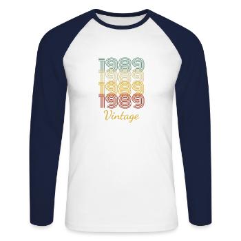 Vintage Geburtstagsgeschenk Geboren 1989 Slogan - Unisex Baseballshirt langarm - Weiß/Navy - Vorne - Nik (191cm)