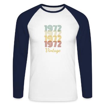 Vintage Geburtstagsgeschenk geboren 1972 Slogan - Unisex Baseballshirt langarm - Weiß/Navy - Vorne - Nik (191cm)