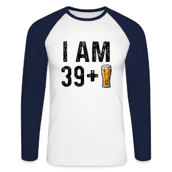 J'ai 39 ans et plus - 40e anniversaire - T-shirt baseball manches longues Homme - blanc/marine - Devant - Nik (191cm)