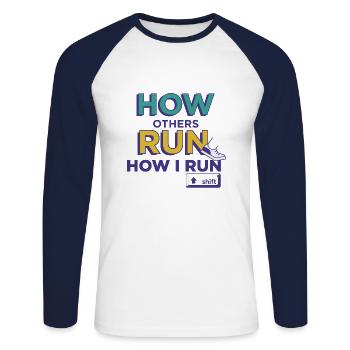 Wie andere rennen, wie ich renne - Unisex Baseballshirt langarm - Weiß/Navy - Vorne - Nik (191cm)