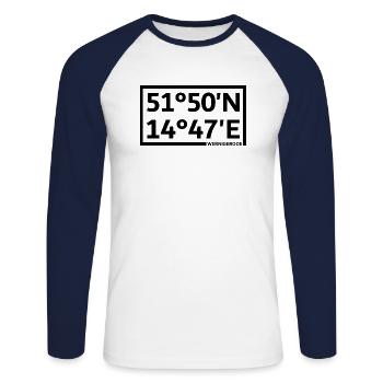 Wernigerode Koordinaten - Unisex Baseballshirt langarm - Weiß/Navy - Vorne - Nik (191cm)