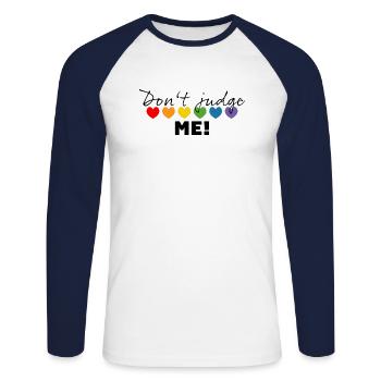 Regenbogenherzchen dont judge me schwarz - Unisex Baseballshirt langarm - Weiß/Navy - Vorne - Nik (191cm)