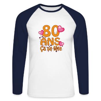 80 ans - T-shirt baseball manches longues Homme - blanc/marine - Devant - Nik (191cm)