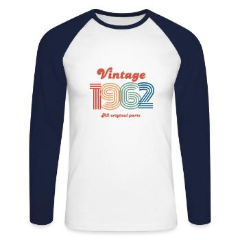 Jahrgang 1962 alle Originalteile - Unisex Baseballshirt langarm - Weiß/Navy - Vorne - Nik (191cm)