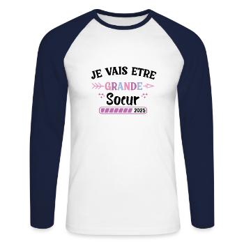Ich werde 2025 eine große Schwester sein - Unisex Baseballshirt langarm - Weiß/Navy - Vorne - Nik (191cm)