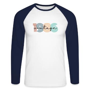 1986 vintage rétro - T-shirt baseball manches longues Homme - blanc/marine - Devant - Nik (191cm)