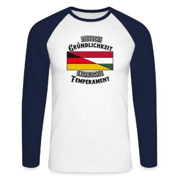 Deutsche Gründlichkeit - Ungarisches Temperament - Unisex Baseballshirt langarm - Weiß/Navy - Vorne - Nik (191cm)