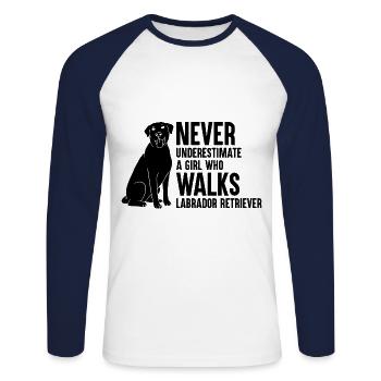 Ne sous-estimez jamais une fille qui promène Labrador Retr - T-shirt baseball manches longues Homme - blanc/marine - Devant - Nik (191cm)