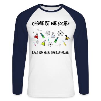 "Chemie ist wie kochen" Labor Print mit Schriftzug - Unisex Baseballshirt langarm - Weiß/Navy - Vorne - Nik (191cm)