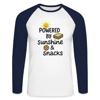 Powered by Sunshine&Snacks. Lustiges Food-Design. - Unisex Baseballshirt langarm - Weiß/Navy - Vorne - Nik (191cm)