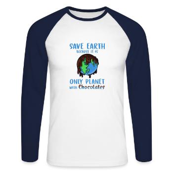 Rettet die Erde, Schokolade! - Unisex Baseballshirt langarm - Weiß/Navy - Vorne - Nik (191cm)