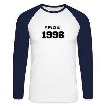 Drôle d’anniversaire Spécial 1996 - T-shirt baseball manches longues Homme - blanc/marine - Devant - Nik (191cm)