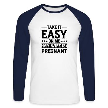 Femme enceinte Drôle de cadeau Drôle - T-shirt baseball manches longues Homme - blanc/marine - Devant - Nik (191cm)