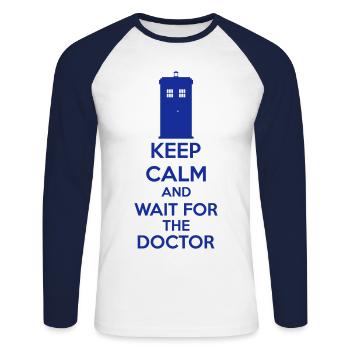 Keep Calm And Wait For The Doctor - T-shirt baseball manches longues Homme - blanc/marine - Devant - Nik (191cm)