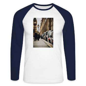 London Straßenleben I - Unisex Baseballshirt langarm - Weiß/Navy - Vorne - Nik (191cm)