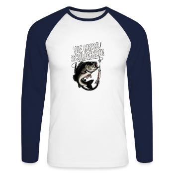 Sie muss schlucken! Lustiges Angler Spruchshirt - Unisex Baseballshirt langarm - Weiß/Navy - Vorne - Nik (191cm)