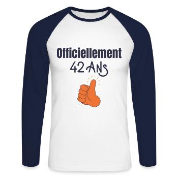 Officiellement 42 Ans - T-shirt baseball manches longues Homme - blanc/marine - Devant - Nik (191cm)