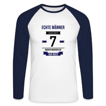 Echte Männer werden 7 danach wachsen sie nur noch! - Unisex Baseballshirt langarm - Weiß/Navy - Vorne - Nik (191cm)