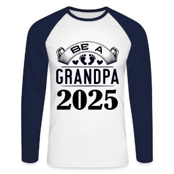 Werdender Opa 2025, Be a Grandpa 2025 - Unisex Baseballshirt langarm - Weiß/Navy - Vorne - Nik (191cm)