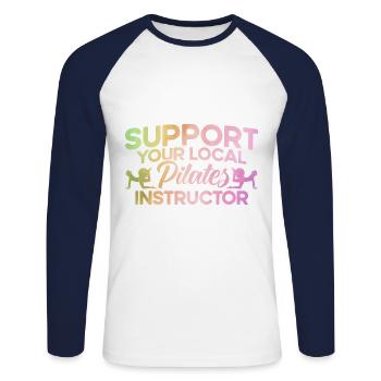 Pilates votre cadeau d’entraîneur de Pilates local - T-shirt baseball manches longues Homme - blanc/marine - Devant - Nik (191cm)