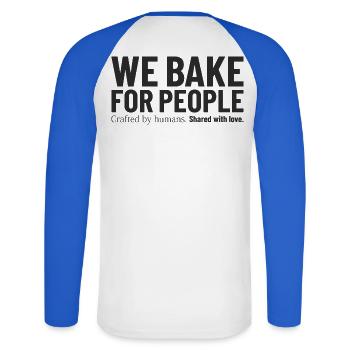 we_bake_for_people - T-shirt baseball manches longues Homme - blanc/bleu royal - Dos - Nik (191cm)